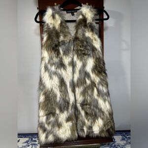 Almost Famous Knit Sweater in Cream and Faux Fur Vest Women’s Large